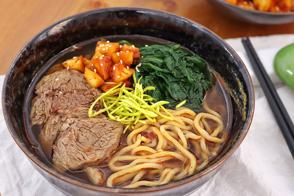 Noodles in Brodo di Manzo alla Taiwanese (Beef Noodle Soup)